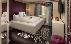 Staypineapple, An Artful Hotel, Midtown New York